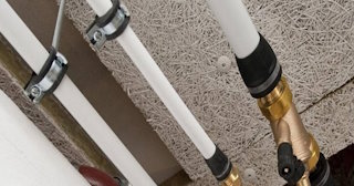Замена труб водоснабжения в квартире: цена от 2085 руб. - СантехДомЛмн